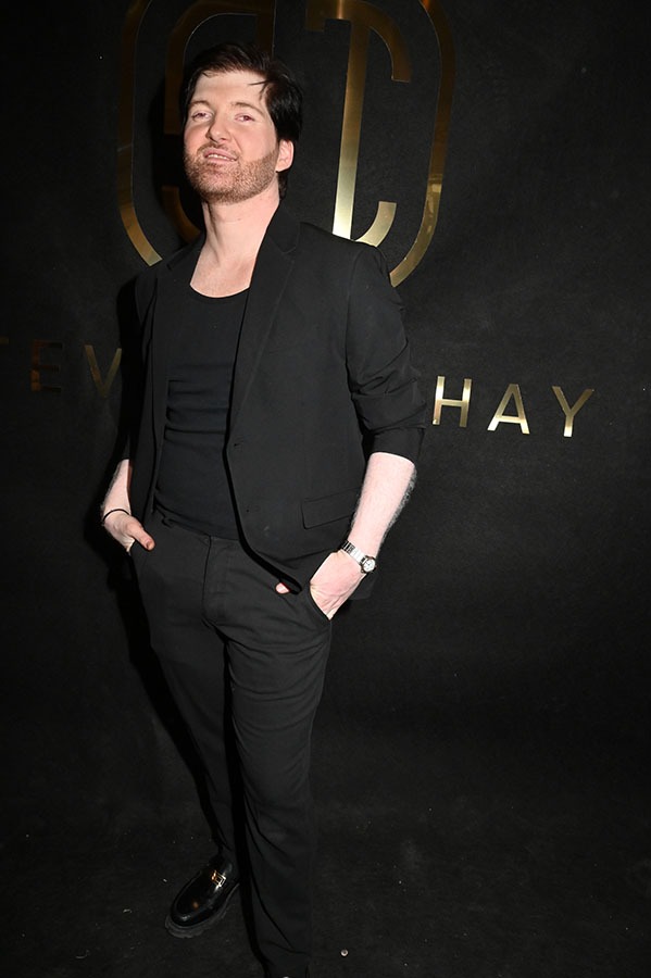 Stevens Ishay s'est fait by himself en chair et en etoffe