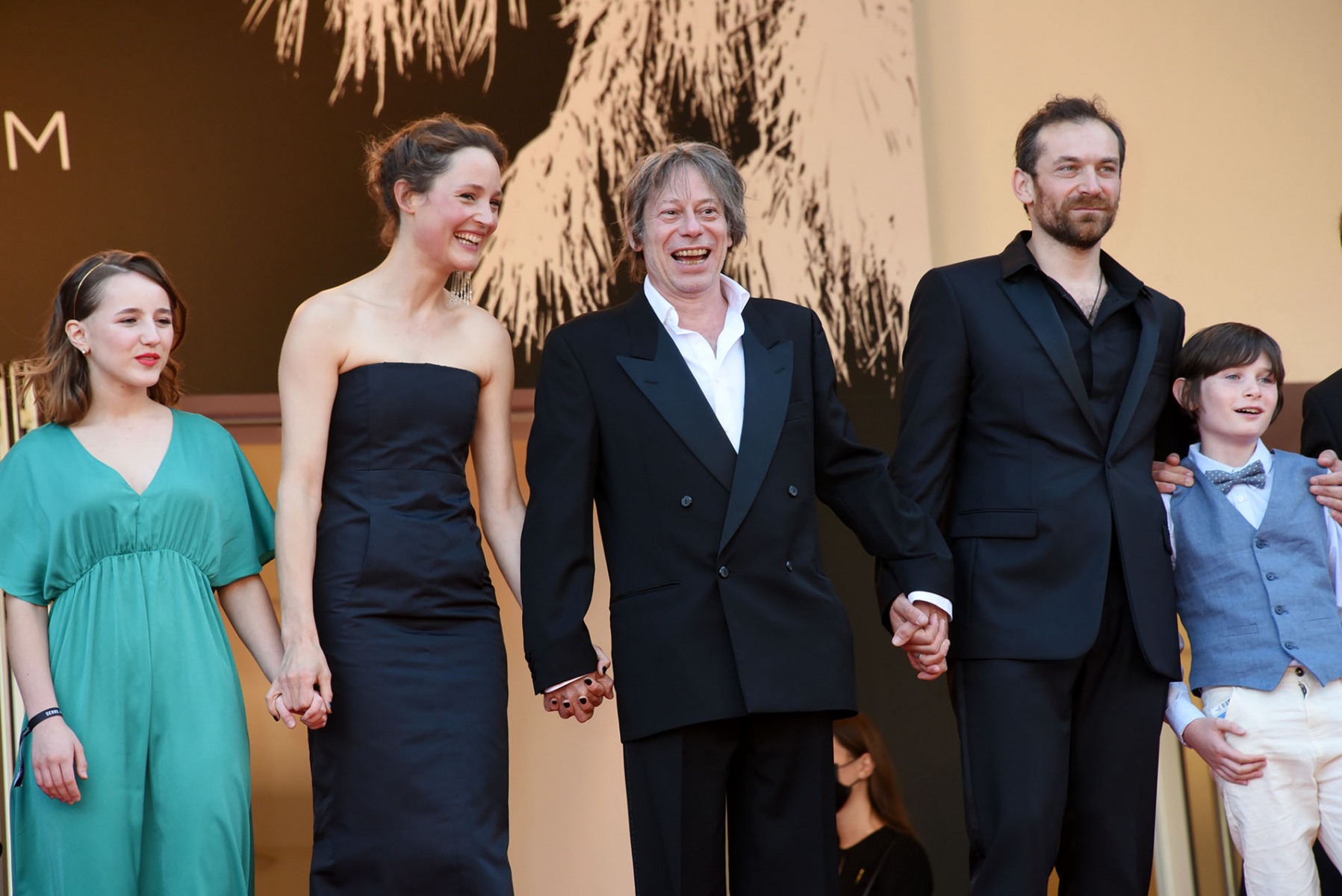 Mathieu Amalric, tapisse entre Vicky Krieps et Arieh Worthalter