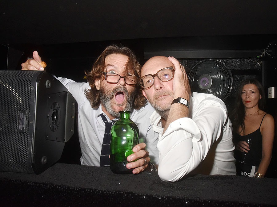 Bonus : Annoncé mais point arrivé Je vous fourgue ni vu ni connu Fred Beigbeder et Guillaume Rappeneau au lancement de sa vodka « Philtre » d’Amour ou d’Humour chez Castel
