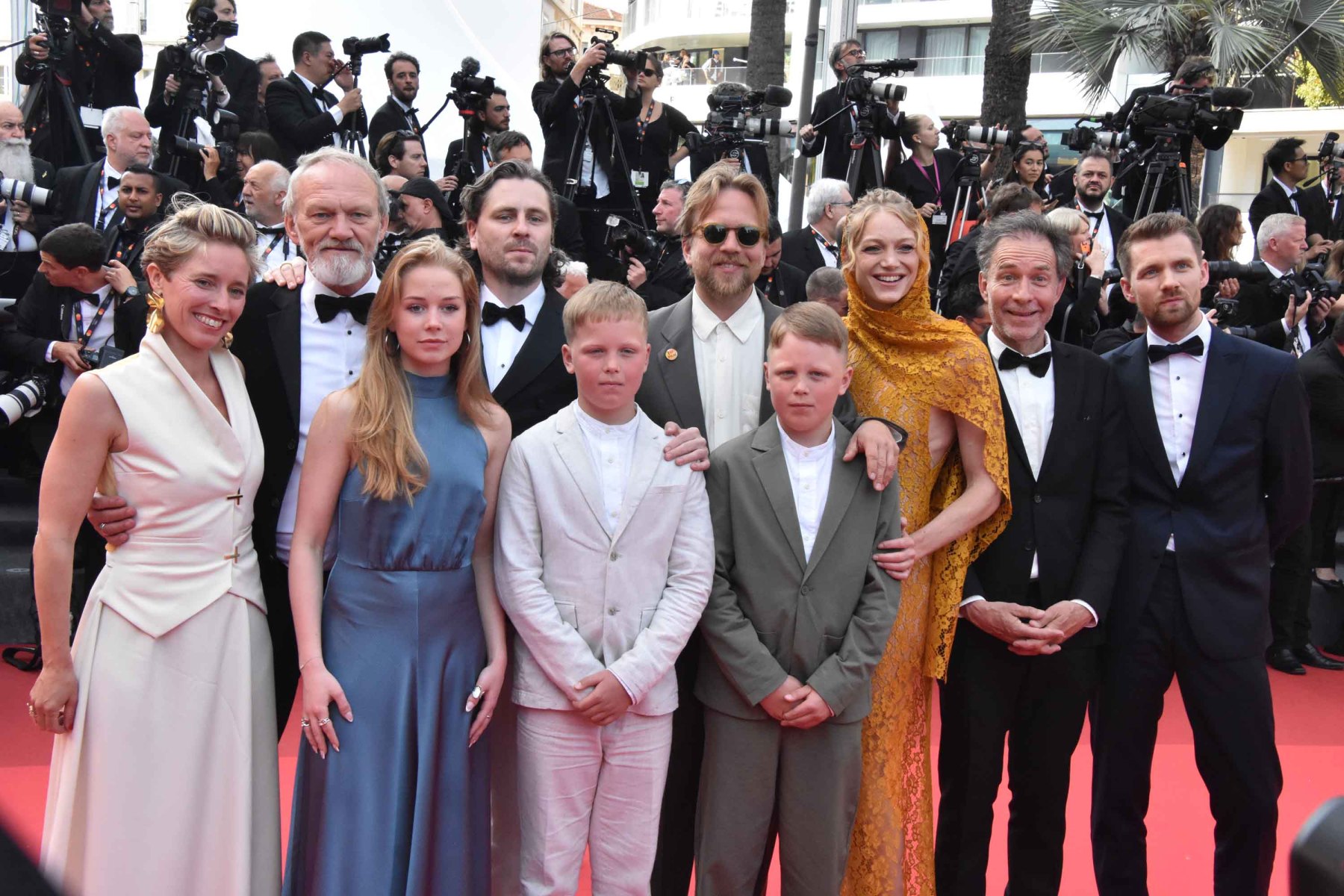 "La Famille Trapp" ? non juste l'équipe du film "THE LOVE THAT REMAINS"