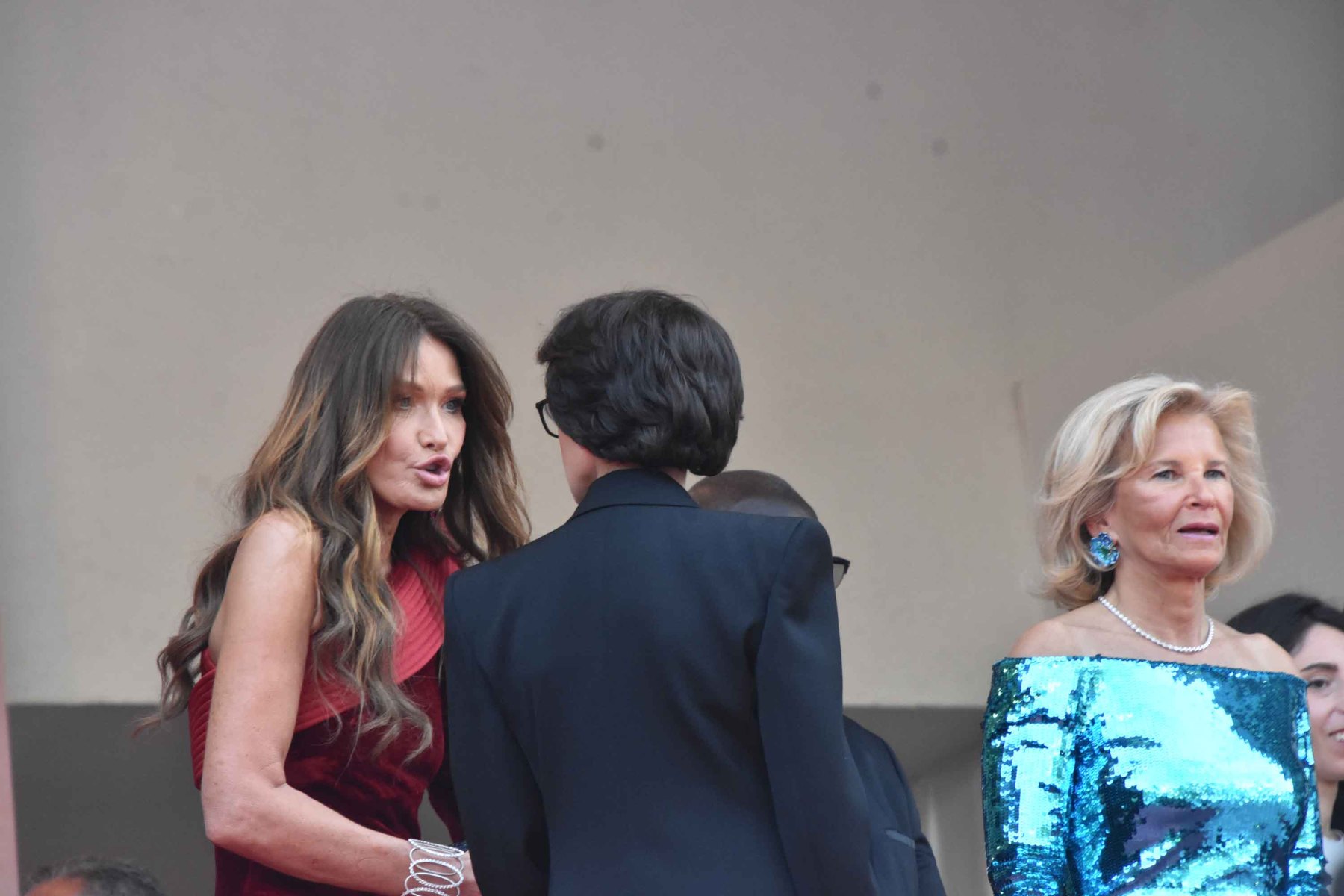 Carla Bruni donne de bonnes nouvelles de son mari