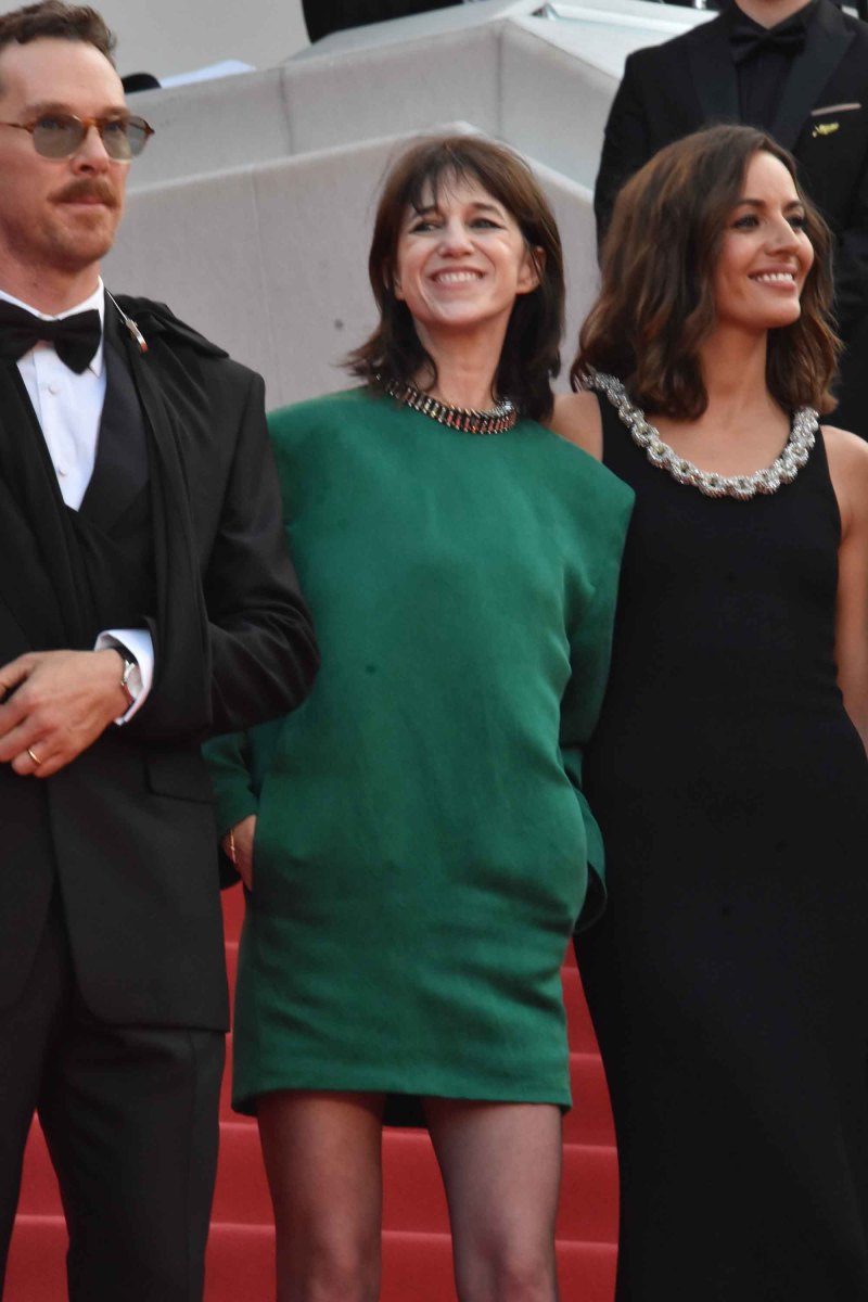 Notre délicieuse Charlotte Gainsbourg Nationale sandwiche avec Benedict Cumberbatch et Antonia Desplat fille du grand composieur !!