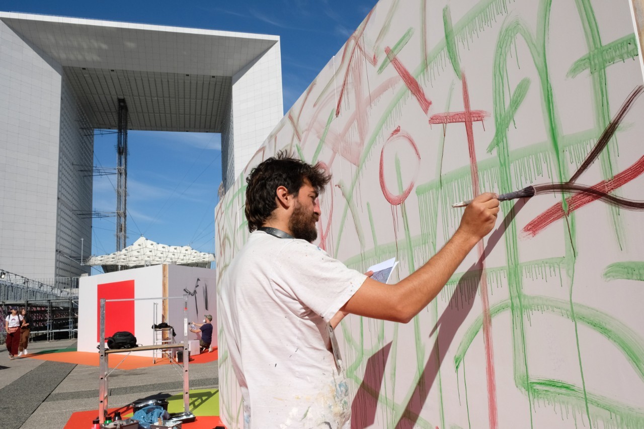 Urban Week la Defense  est un festival qui mixe Graffiti, sports urbains, food trucks , danse et concerts