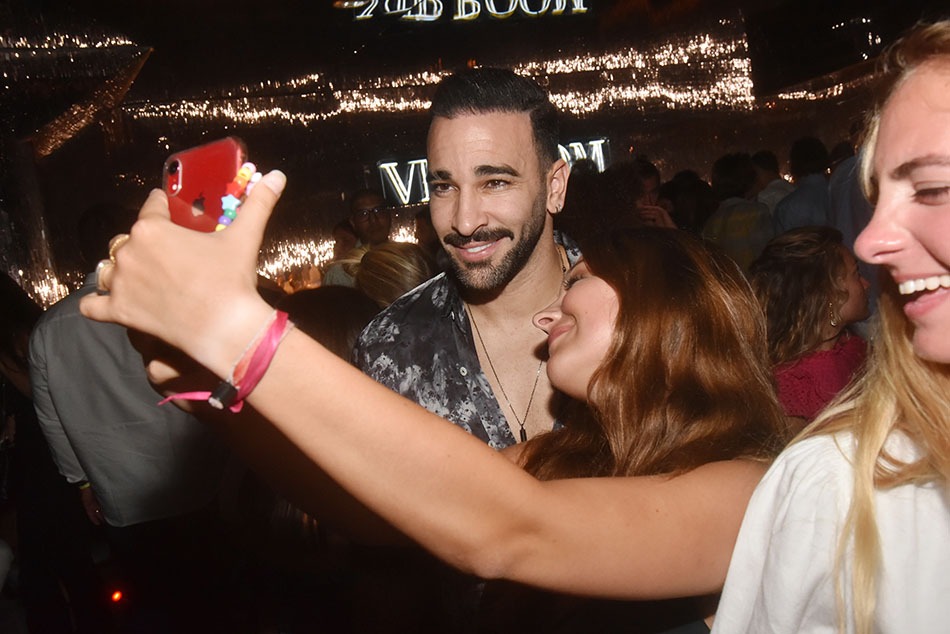 Adil Rami est réquisitionné pour les selfies de son armée d’admiratrices