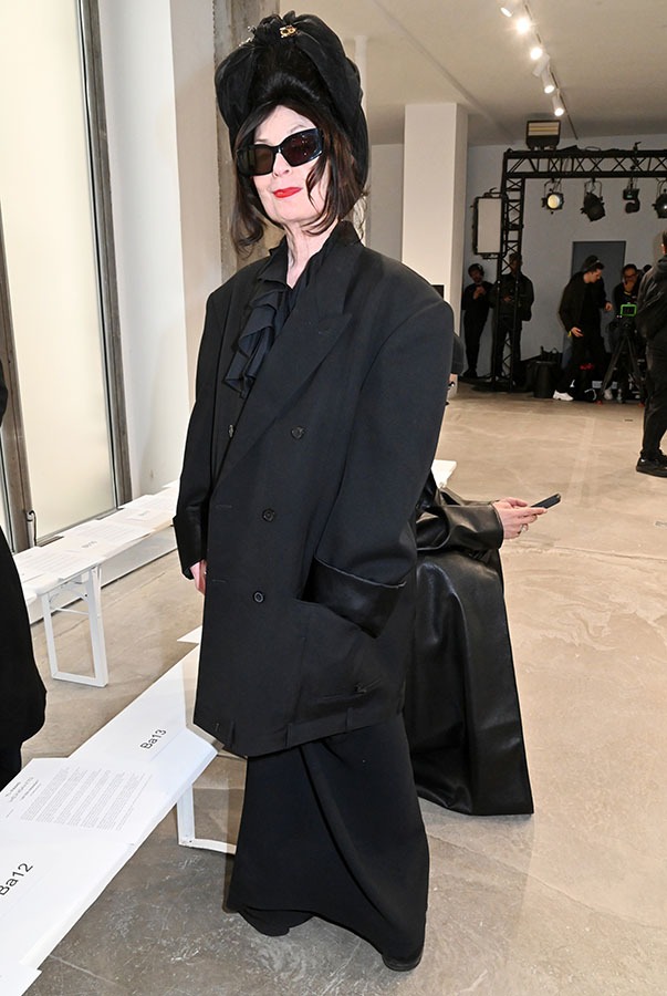 Plus psychédélique que Diane Pernet tu meurs