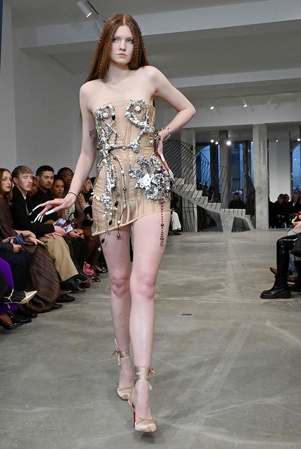 Un bautre elle femme sculpture chez Weinsanto