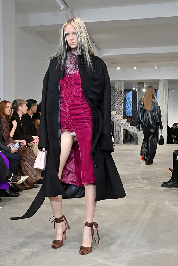 Weinsanto revisite le stendahlien Rouge et Le Noir