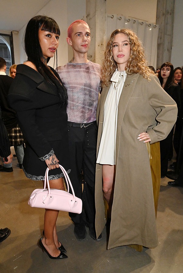 Victor Weinsanto sandwiche entre Ogee et Oceane Amsler,!