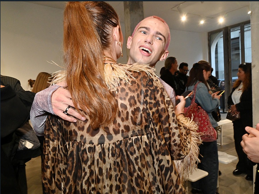 Victor Weinsanto se fait vamper par la femme panthere