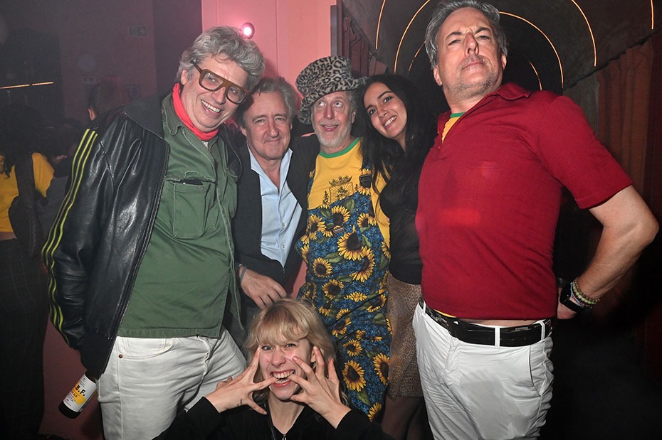 Hoho La Dalton Family: Fabrice de Rohan Chabot, Nelle Bernard-Huska, Alexis Lemoine., Assiya Shabi,, Emmanuel Paget De Kellner, Yves de Roquemaurel,