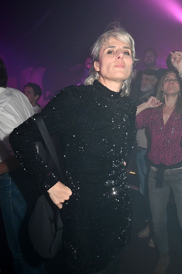 La chanteuse Loane a une extinction de voix mais ca wa !