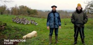 ROCK-FARMERS — Matthieu Jourdain (béret) et Laurent Lacrouts à la ferme