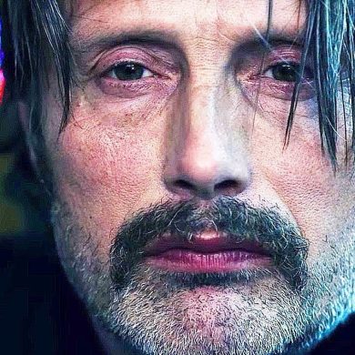 Mads Mikkelsen a une drole de poker face