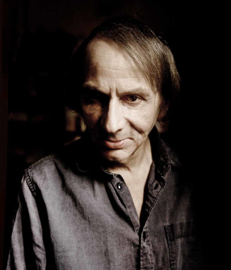 France, Paris, 2014 Portrait of Michel Houellebecq, French writer. France, Paris, 2014 Portrait de Michel Houellebecq, écrivain français. Richard Dumas / Agence VU